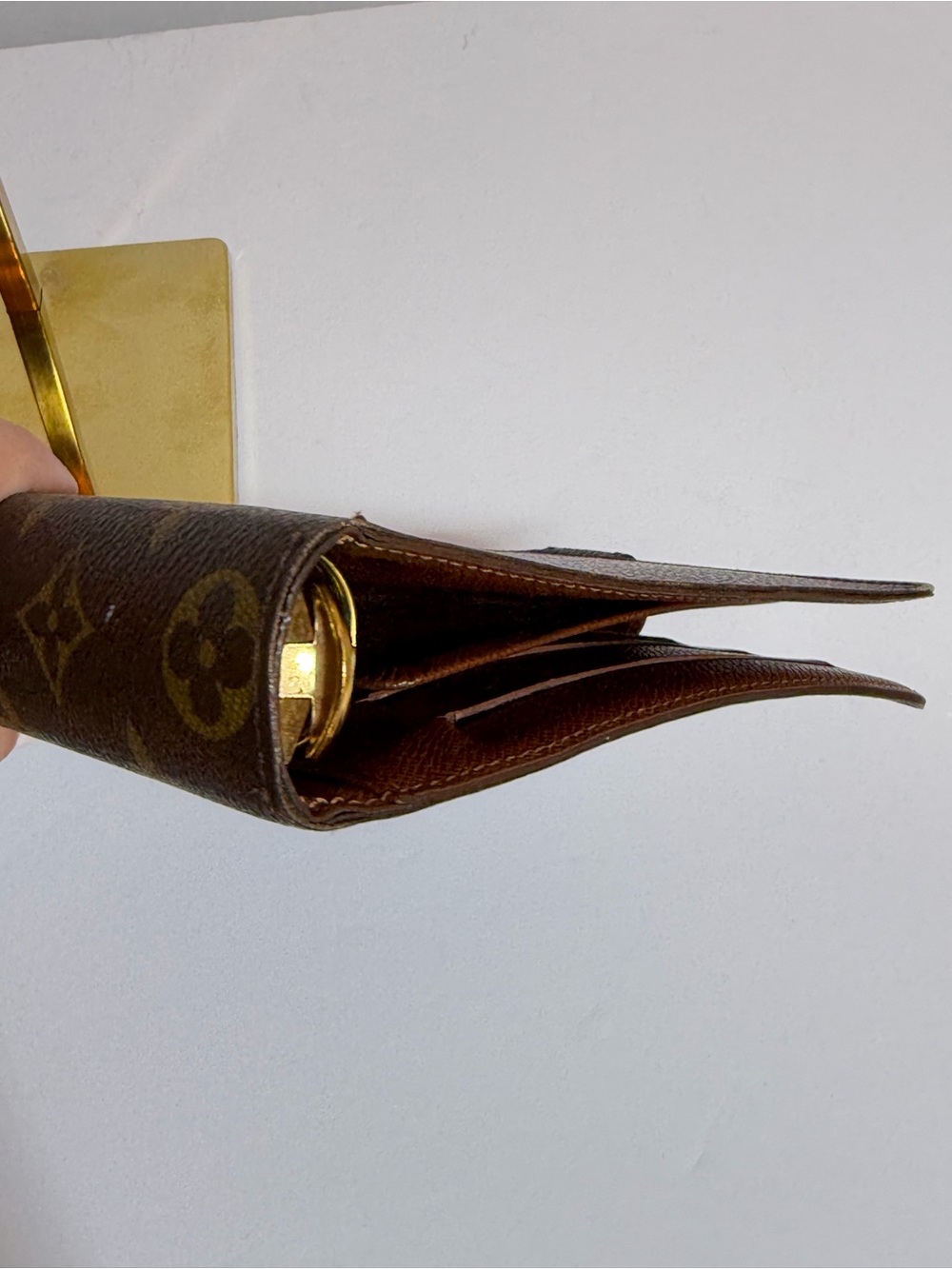 Louis Vuitton Monogram Medium Agenda - Picture 2 of 10